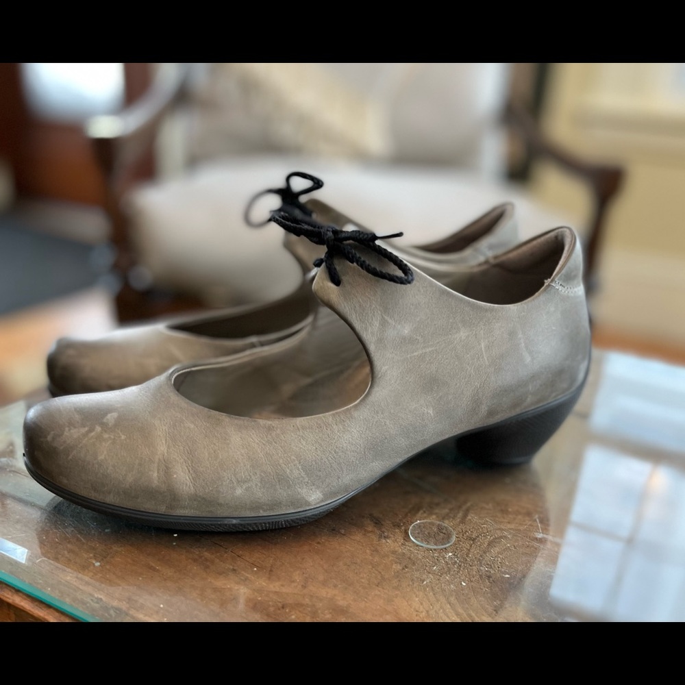 Ecco low pump Mary Jane